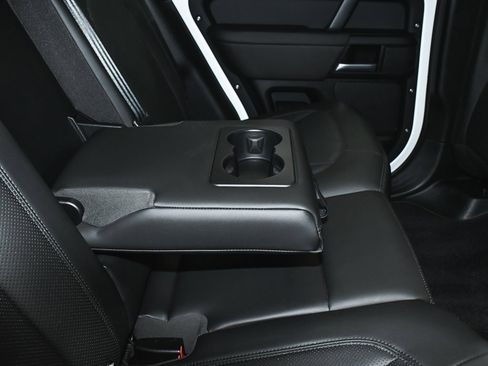 Used 2025 Land Rover Defender 110 S image 56