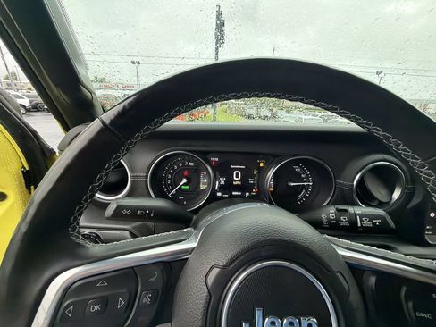 Used 2023 Jeep Wrangler Unlimited Sahara w/ Cold Weather Group AWD/4WD image 15