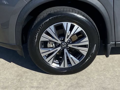 Used 2021 Nissan Rogue SV w/ Premium Package image 11