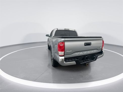 Used 2017 Toyota Tacoma SR5 image 7