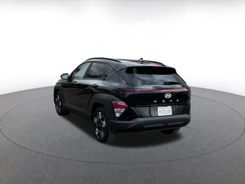 Used 2025 Hyundai Kona SEL image 12