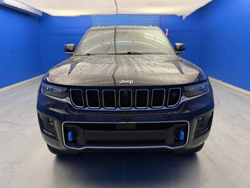 Used 2022 Jeep Grand Cherokee Overland w/ Advanced Protech Group III AWD/4WD image 3
