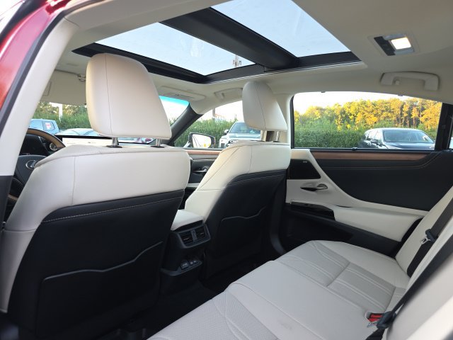 Used 2025 Lexus ES 350 Ultra Luxury FWD image 14