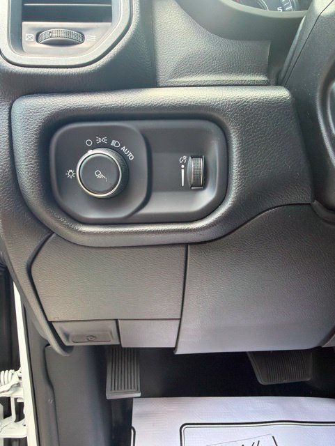 Used 2024 RAM 3500 Tradesman w/ Chrome Appearance Group AWD/4WD image 25