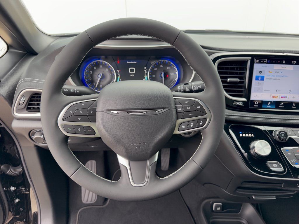 New 2027 Chrysler Pacifica Select FWD image 10
