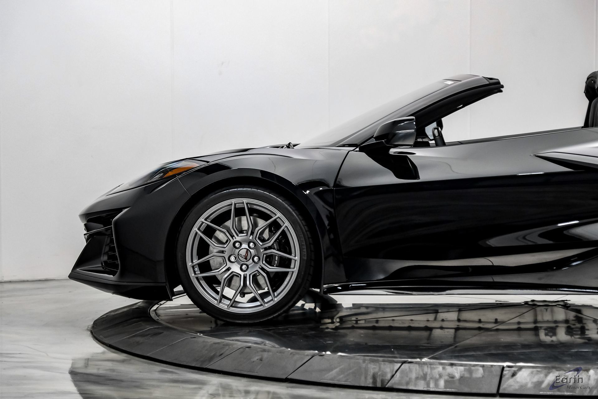 Used 2024 Chevrolet Corvette Z06 RWD image 11