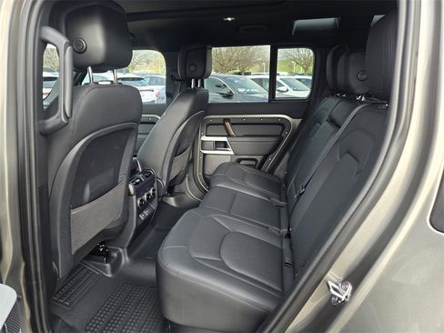 Used 2024 Land Rover Defender 110 SE image 10