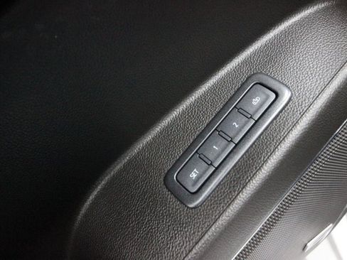 Used 2019 Chevrolet Suburban LT image 14