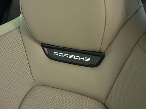 New 2026 Porsche Macan 4 Electric image 33