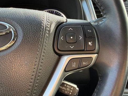 Used 2018 Toyota Highlander XLE AWD/4WD image 26