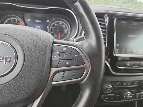 Used 2019 Jeep Cherokee Limited image 12