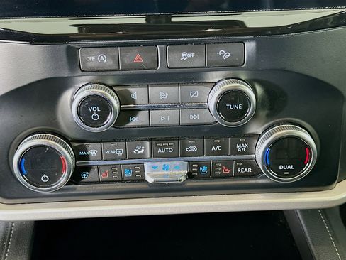 Used 2024 Ford Expedition XLT image 24