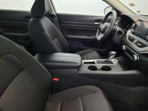 Used 2025 Nissan Altima 2.5 SV FWD image 21