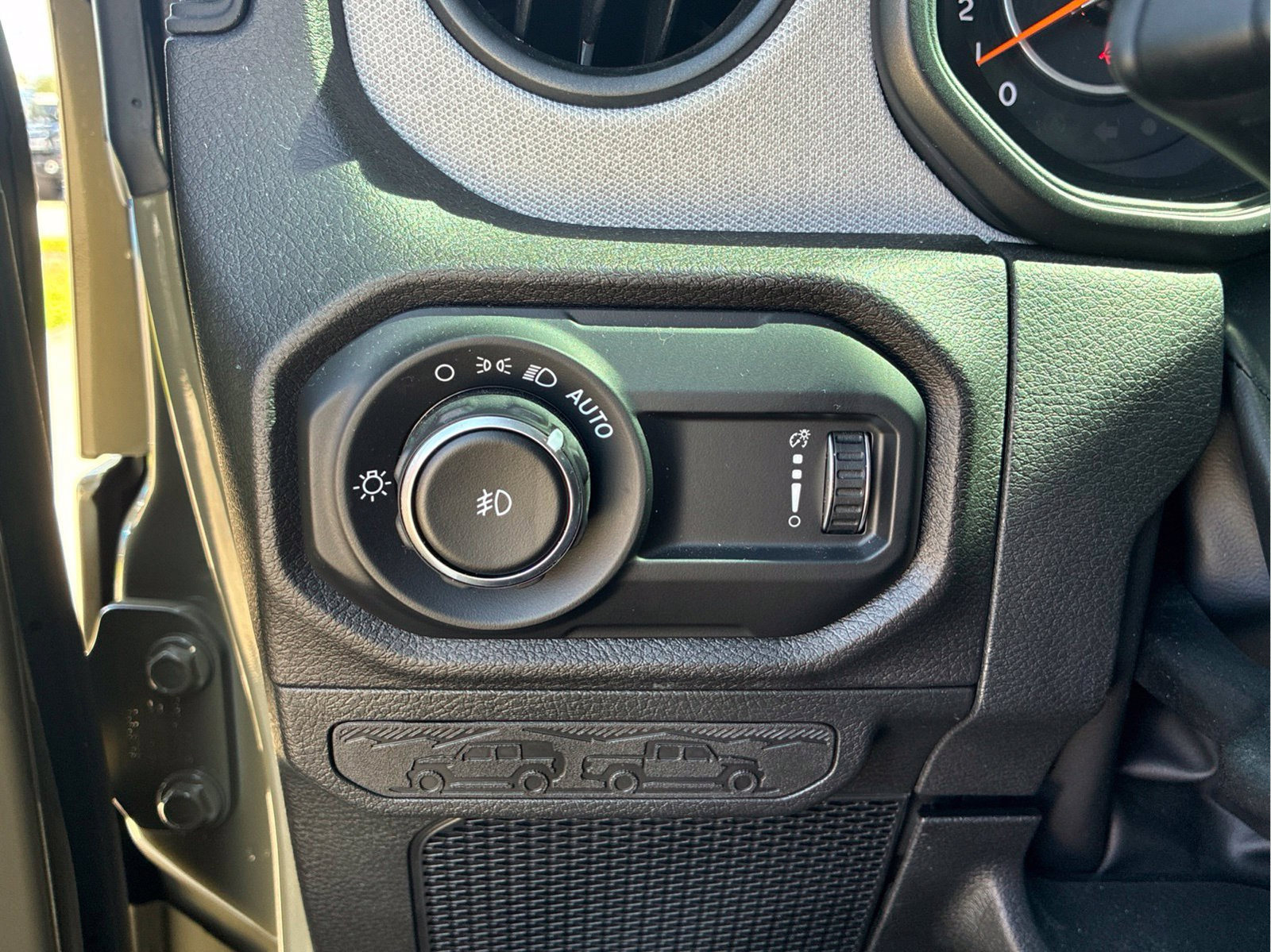 Certified 2025 Jeep Wrangler Sport AWD/4WD image 21