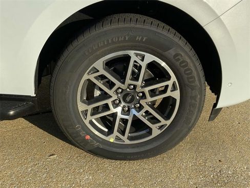 New 2025 Ford Expedition Max Active image 7