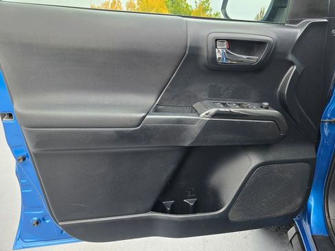 Used 2018 Toyota Tacoma TRD Off-Road image 22