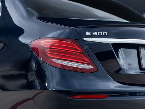 Used 2017 Mercedes-Benz E 300 4MATIC image 11