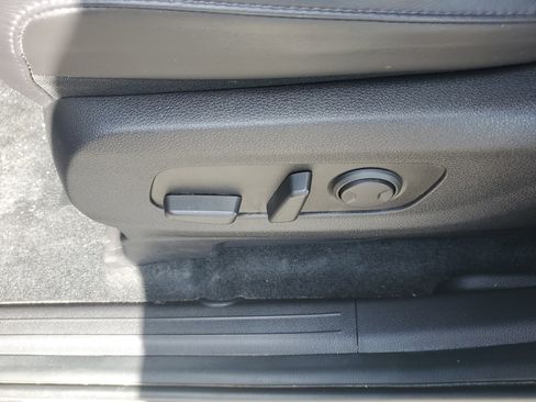 Used 2022 Kia Carnival LX image 16