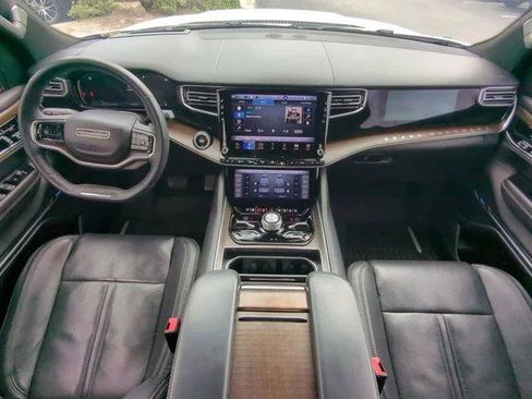 Certified 2022 Jeep Grand Wagoneer Series I AWD/4WD image 18