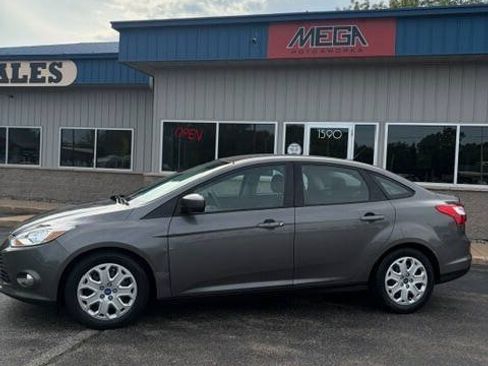 Used 2012 Ford Focus SE FWD image 2