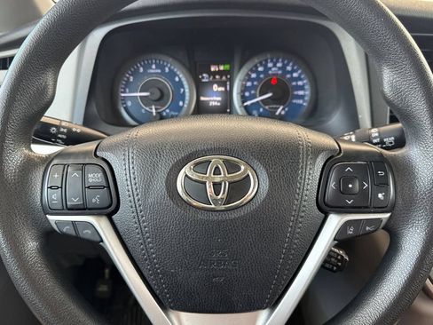 Used 2020 Toyota Sienna LE w/ LE Preferred Package FWD image 27