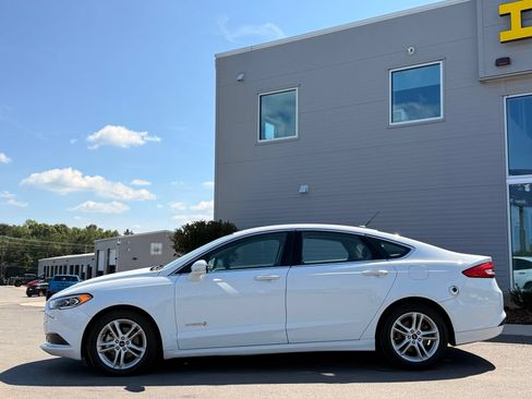 Used 2018 Ford Fusion SE w/ Equipment Group 602A FWD image 11