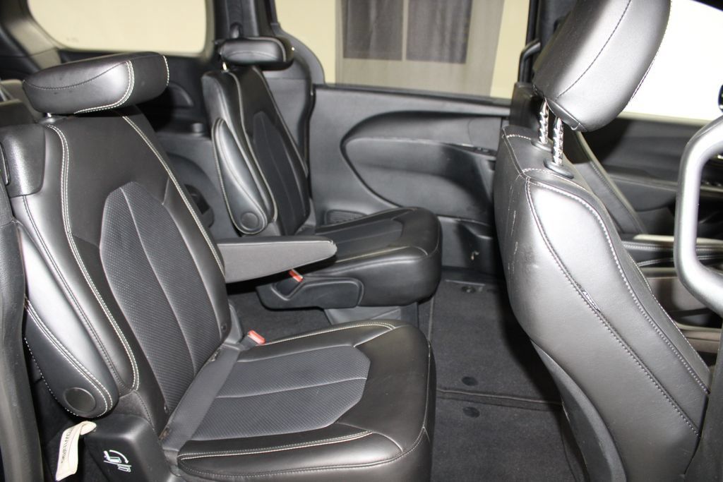 Used 2025 Chrysler Pacifica Select FWD image 31