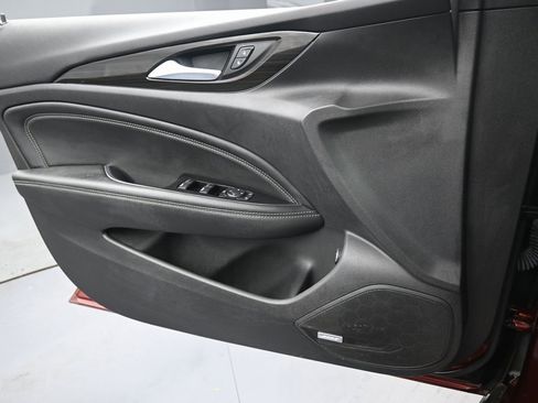 Used 2018 Buick Regal Essence w/ Driver Confidence Package #1 image 25