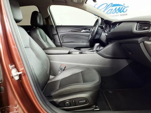 Used 2018 Buick Regal Essence FWD image 11