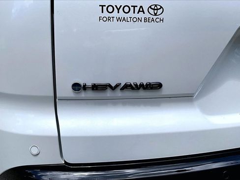 Used 2025 Toyota Crown Signia w/ Advanced Technology Package image 27