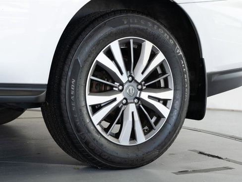 Used 2017 Nissan Pathfinder SL w/ SL Premium Package image 5