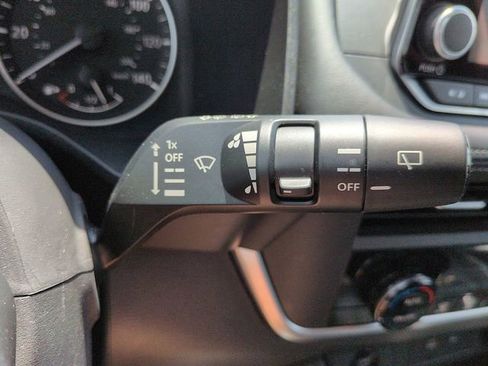 Used 2025 Nissan Rogue SV FWD image 24