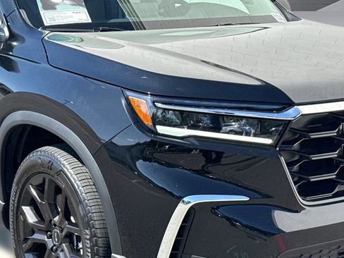 Certified 2025 Honda Pilot Touring image 10