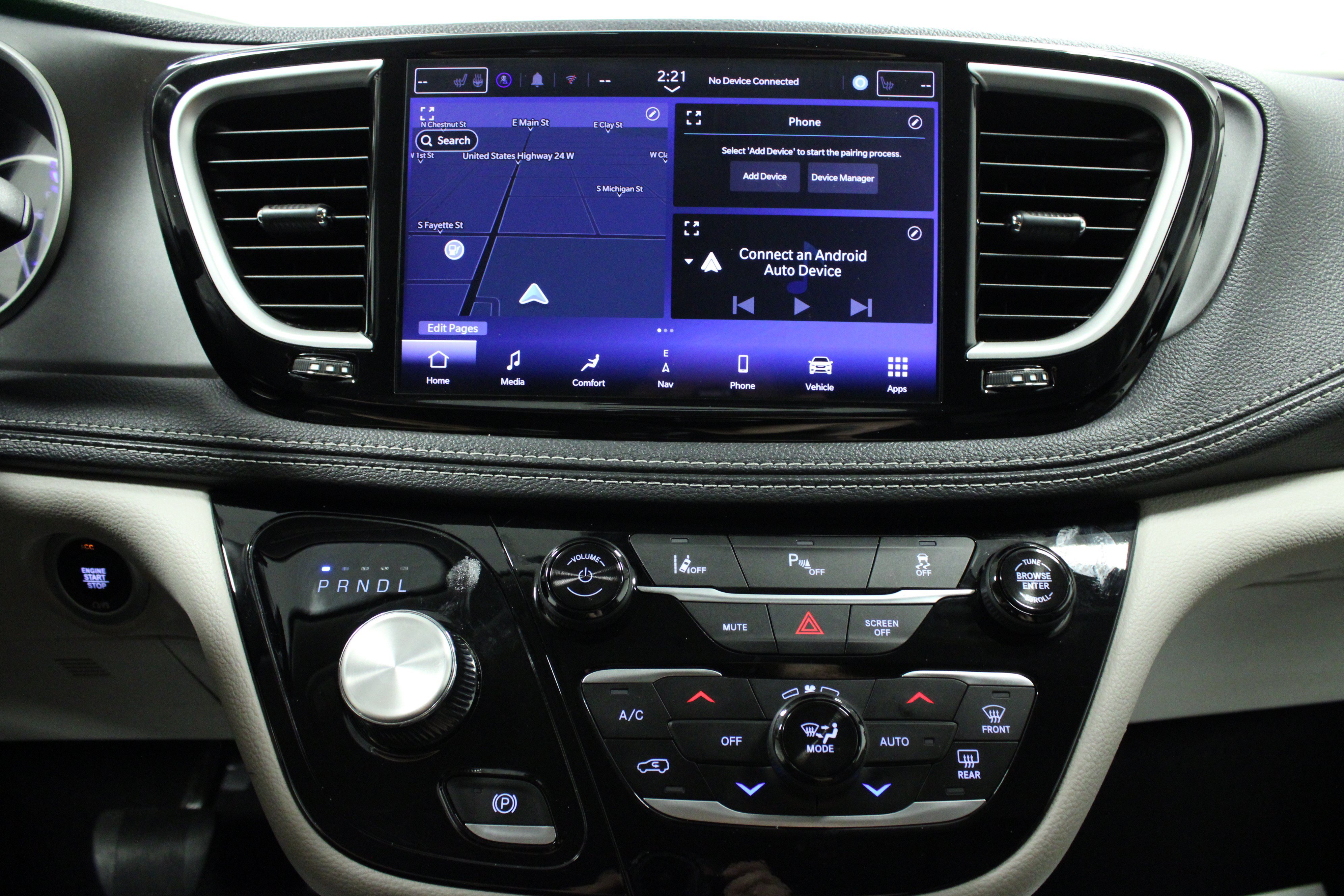 Used 2024 Chrysler Pacifica Limited FWD image 23