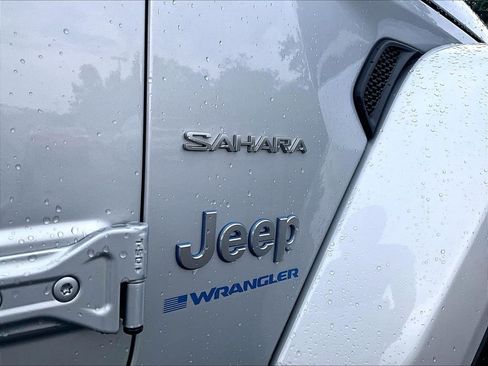 Used 2023 Jeep Wrangler Unlimited Sahara w/ Cold Weather Group AWD/4WD image 29