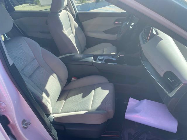 Used 2025 Nissan Rogue SV AWD/4WD image 24