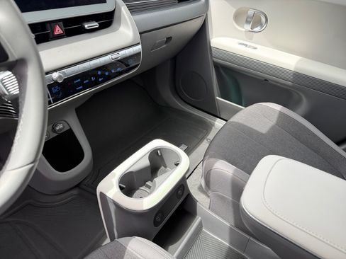 Certified 2024 Hyundai Ioniq 5 SE RWD image 13