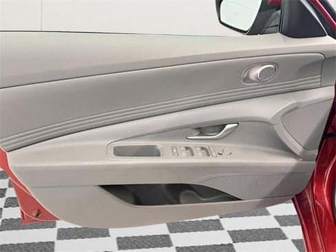 Used 2025 Hyundai Elantra SEL image 14