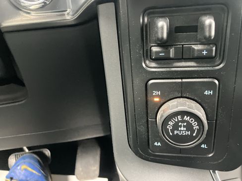 Certified 2022 Ford F150 Lariat w/ Equipment Group 502A High image 28