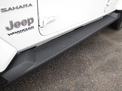 Used 2021 Jeep Wrangler Unlimited Sahara image 41