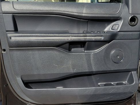 Used 2024 Ford Expedition XLT image 11