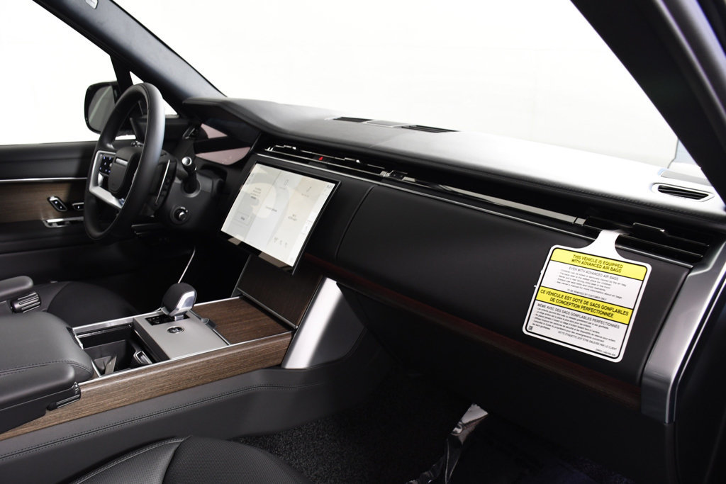 New 2026 Land Rover Range Rover Long Wheelbase SE AWD/4WD image 18