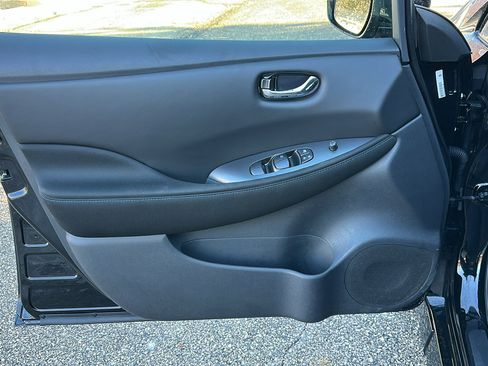 Certified 2023 Nissan Leaf S image 12