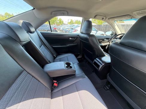 Used 2015 Toyota Camry SE FWD image 14