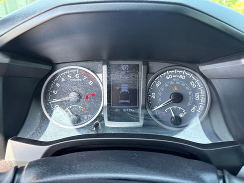 Used 2021 Toyota Tacoma TRD Sport w/ TRD Premium Sport Package AWD/4WD image 19