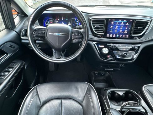 Used 2020 Chrysler Pacifica Limited w/ Advanced Safetytec Group image 23