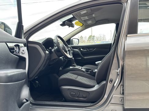 Used 2021 Nissan Rogue Sport SV image 9