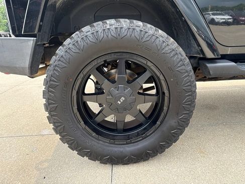 Used 2014 Jeep Wrangler Unlimited Rubicon w/ Connectivity Group AWD/4WD image 48