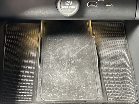 Used 2025 Volvo XC40 B5 Ultra w/ Climate Package image 34