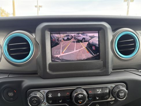 Used 2023 Jeep Wrangler Unlimited w/ Cold Weather Group AWD/4WD image 31